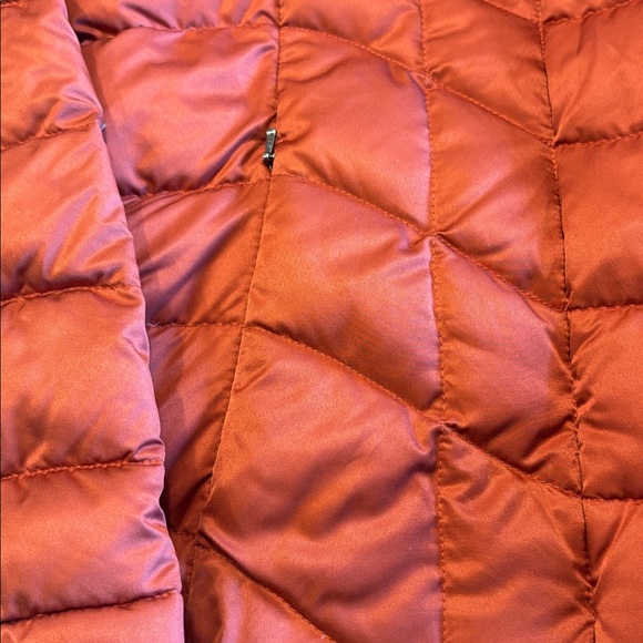 Patagonia Women’s Red Quilted Hooded Puffer Jacket , S , $43 - Picture 6 of 9
